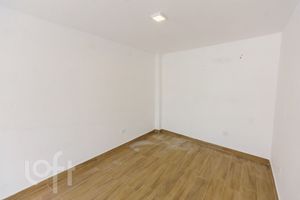 Image 8 - 884500