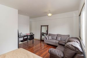 Image 4 - 884502