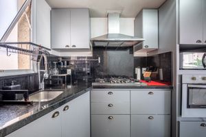 Image 16 - 884503