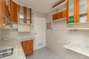 Image 21 - 884504