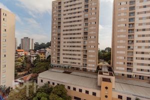 Image 10 - 884504