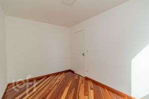 Image 8 - 884504