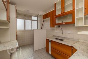 Image 19 - 884504