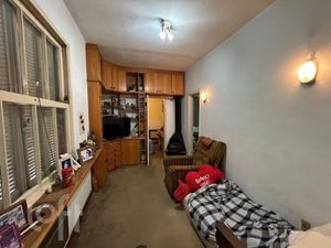 Image 4 - 884507