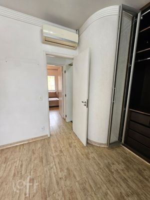 Image 11 - 884508