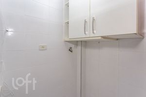 Image 18 - 884510