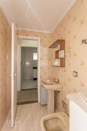 Image 12 - 884510