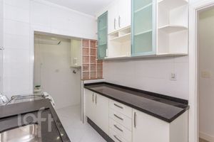 Image 14 - 884510