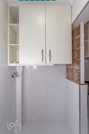 Image 19 - 884510