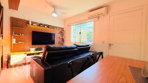 Image 33 - 884517