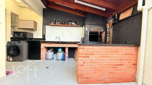 Image 5 - 884517