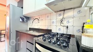 Image 11 - 884517