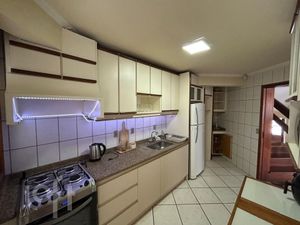 Image 20 - 884520