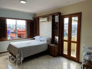 Image 8 - 884520
