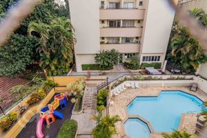 Image 8 - 884521