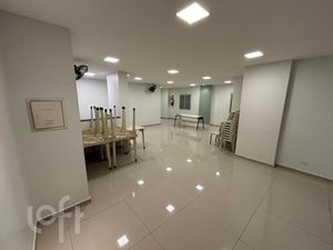 Image 18 - 884527