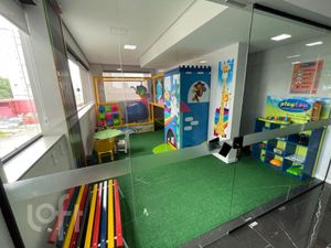 Image 9 - 884528