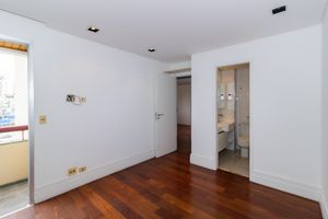 Image 9 - 884529