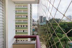 Image 12 - 884529
