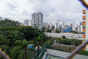 Image 14 - 884529