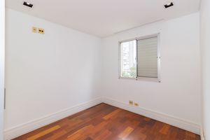Image 19 - 884529