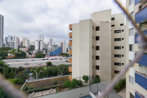Image 21 - 884529