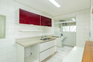 Image 31 - 884529