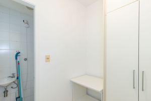 Image 35 - 884529
