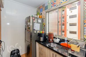 Image 8 - 884531