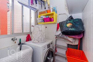 Image 9 - 884531