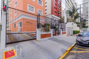 Image 25 - 884531