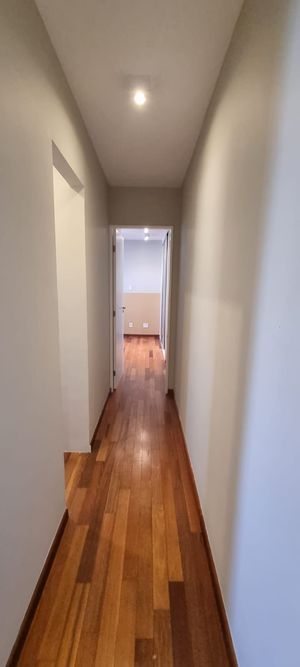 Image 8 - 884535