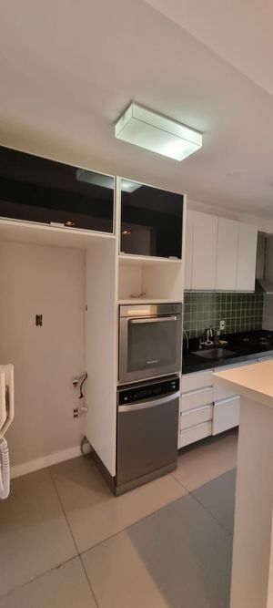 Image 19 - 884535