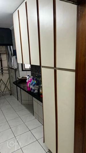 Image 3 - 884536
