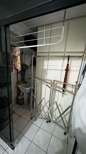 Image 4 - 884536