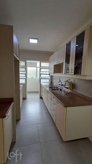 Image 29 - 884538