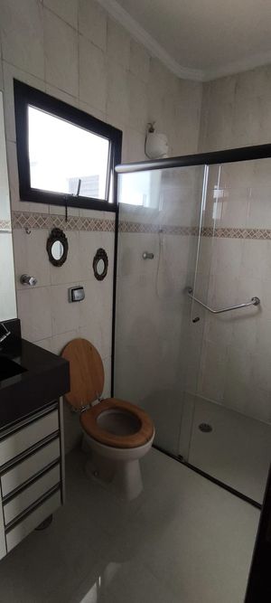 Image 19 - 884540