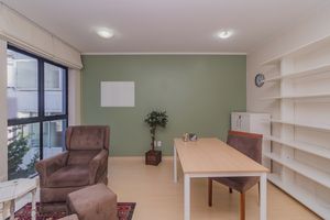 Image 4 - 884542