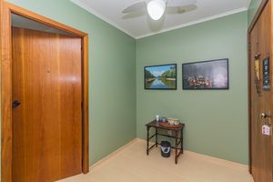 Image 11 - 884542
