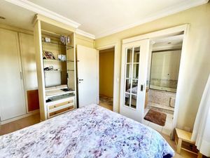 Image 18 - 884544