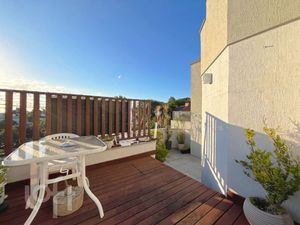 Image 37 - 884546