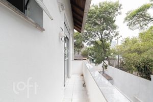 Image 20 - 884549