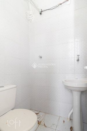 Image 37 - 884549