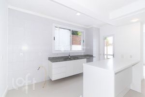 Image 7 - 884549