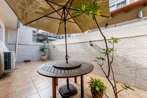 Image 8 - 884552
