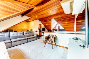 Image 30 - 884552