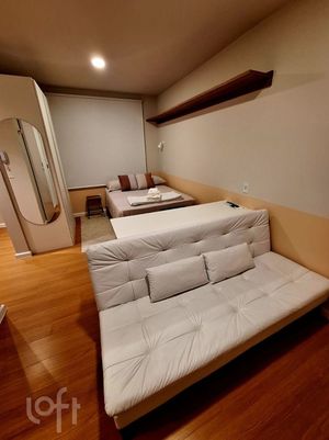 Image 9 - 884553