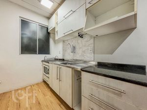 Image 6 - 884555