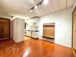 Image 8 - 884555