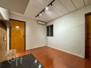 Image 4 - 884555